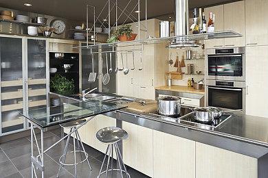 《红霞岛》可玩角色预告片：德文德·克劳斯利